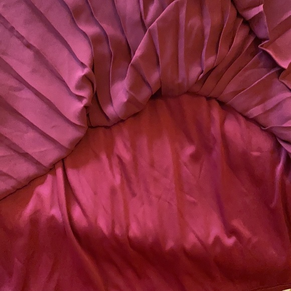 Express Red Pleated Mini Skirt - Picture 2 of 3